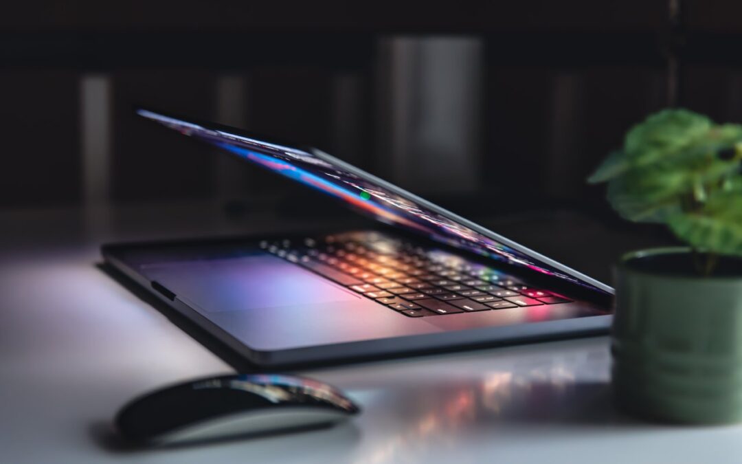 Laptop dla freelancera — wydajność, lekkość i czas pracy na baterii