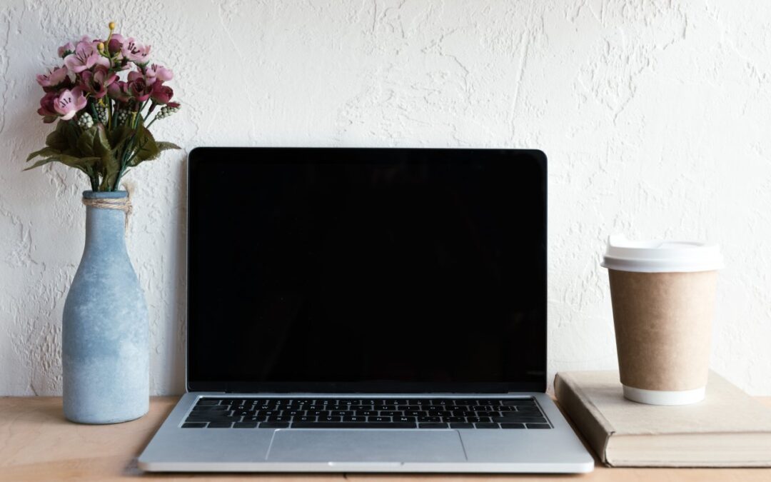 Jak przygotować iPhone’a lub MacBooka do wysyłki do serwisu?